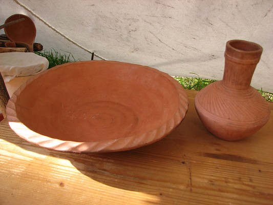 Pravěk 2008 / Keramika / Talíř a lahvička 
