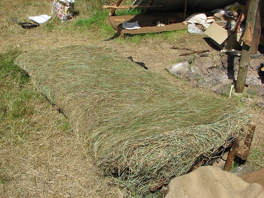 Pravěk 2008 / Postele / Slamník 
