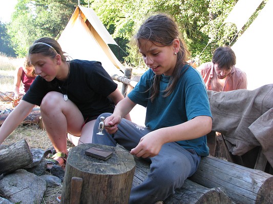 Pravěk 2008 / Řemesla / Tepání 