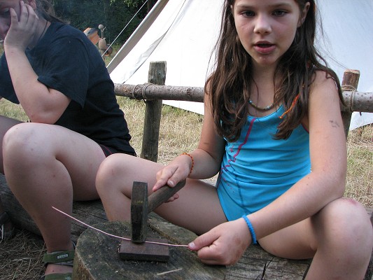 Pravěk 2008 / Řemesla / Tepání 