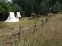 Pravěk 2008 / Vesnička / Pohled podél plotu